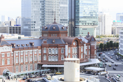 「復原」された東京駅の全景。東京ステーションギャラリーは駅舎の北側にある。