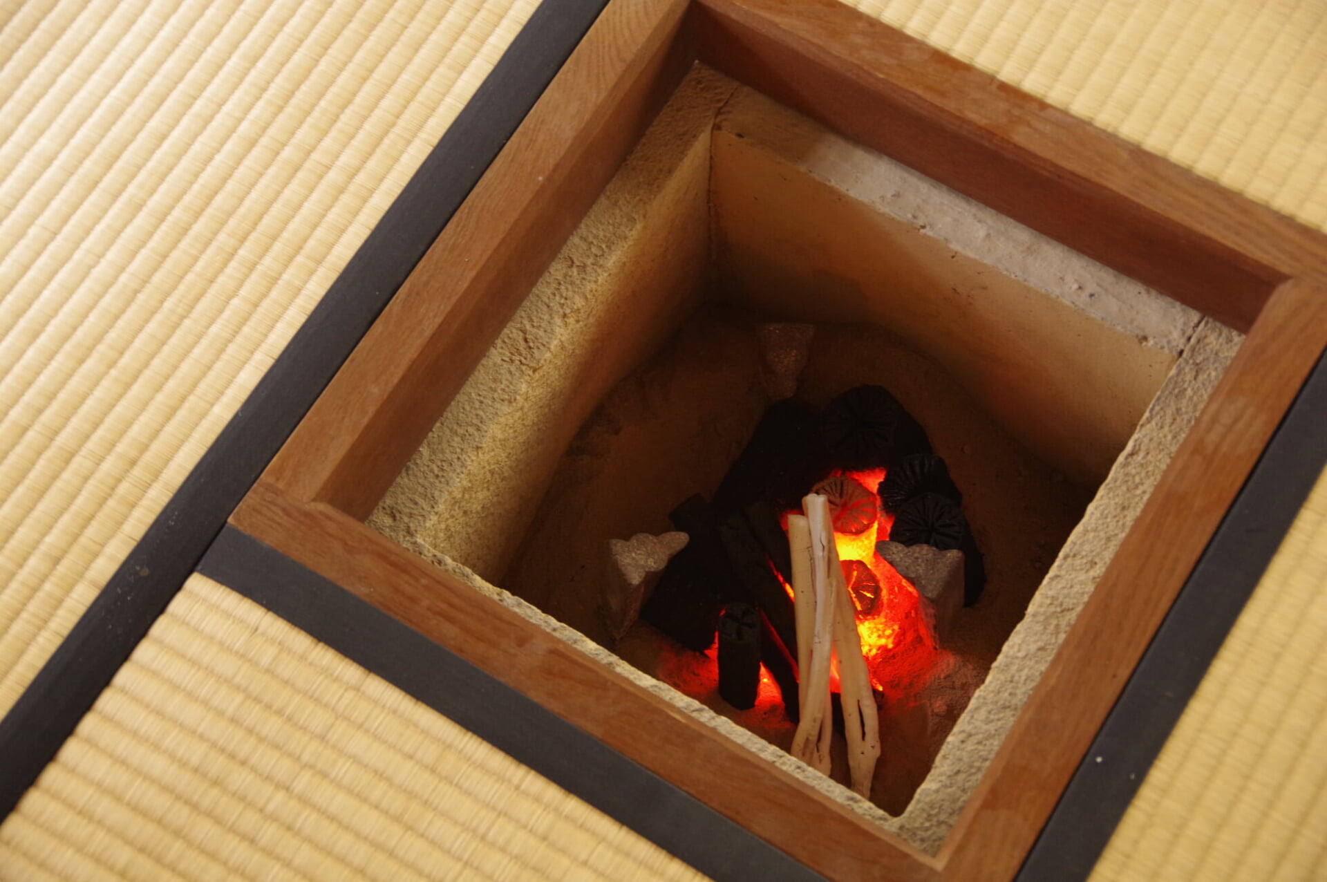 冬の特別茶会「光と影の清寂」 | 東京都庭園美術館 | TOKYO