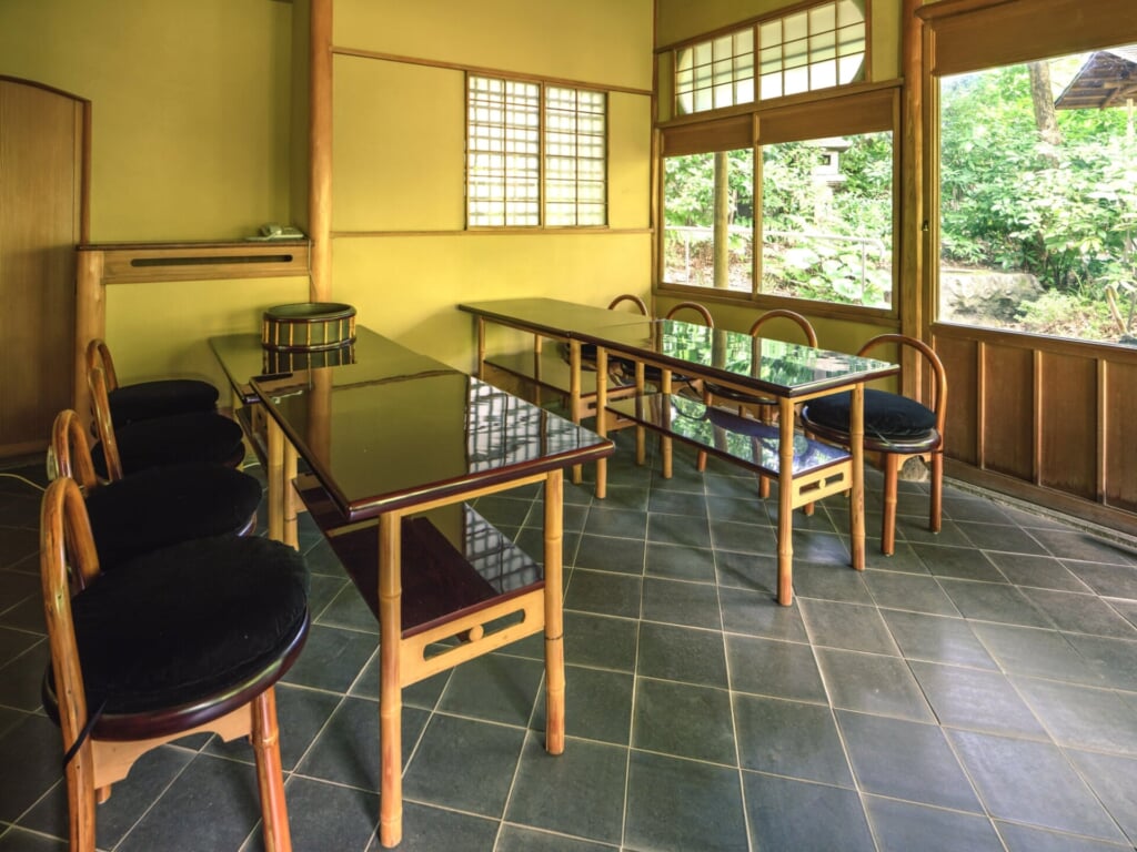 茶室「光華」の立礼席
