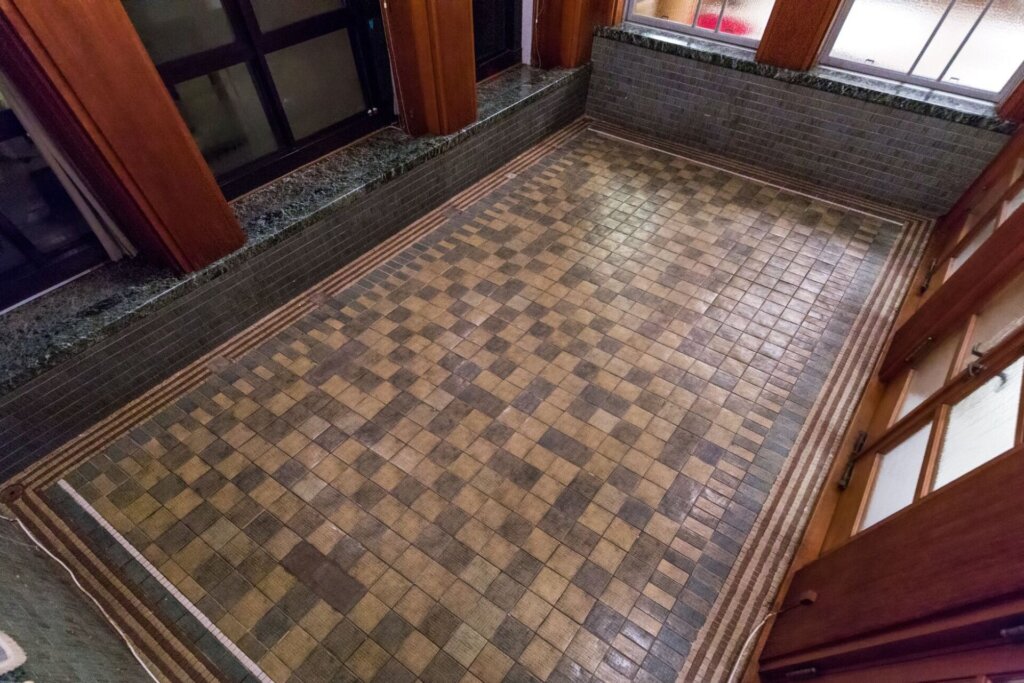 東京都庭園美術館　本館　北の間タイルの写真