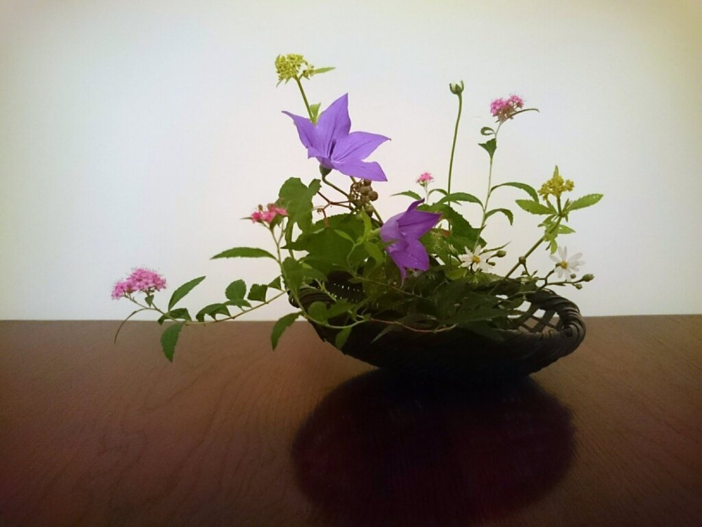横川志歩さんの「なげいれ」の花の作品