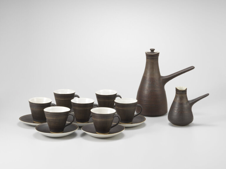ルーシー・リー《コーヒー・セット》1960年頃 国立工芸館蔵　撮影：エス・アンド・ティ フォト