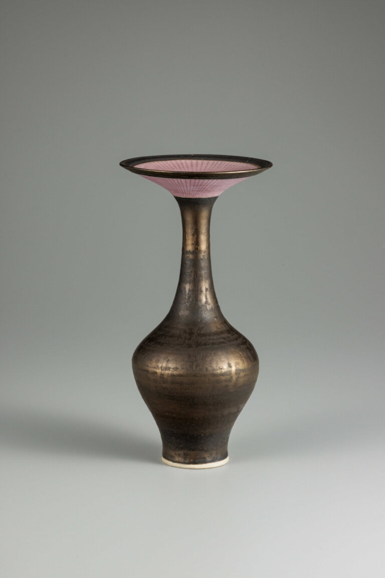 ルーシー・リー 《ブロンズ釉花器》 1980年頃 井内コレクション（国立工芸館寄託） 撮影：品野 塁