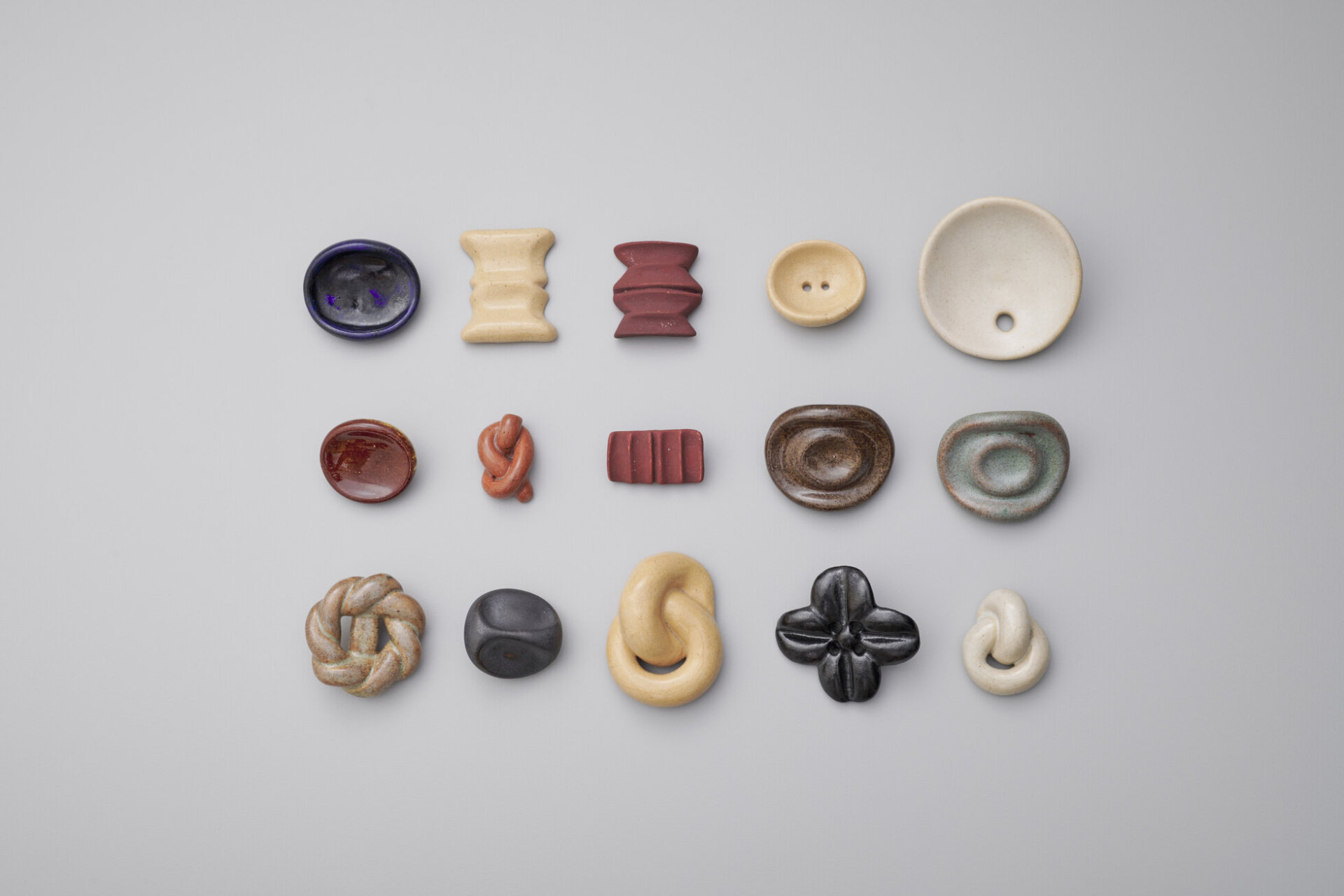 ルーシー・リー《ボタン》（一部）1940-50年代　公益財団法人岡田文化財団パラミタミュージアム蔵