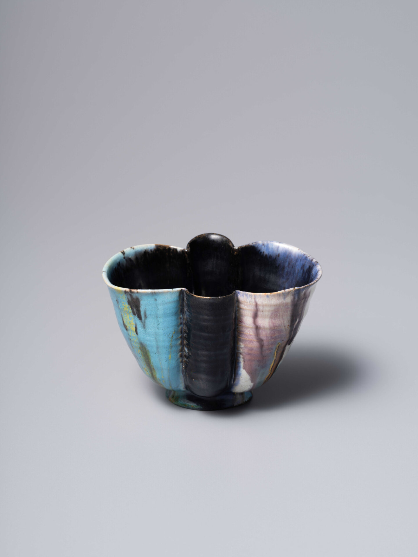 ルーシー・リー《鉢》1926年頃　個人蔵　撮影：野村知也