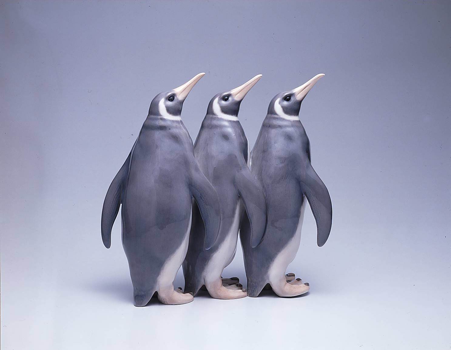 作品画像 テオドール・マドセン（デザイン）　ロイヤル・コペンハーゲン（製造）《ペンギン》 1902年頃　東京都庭園美術館蔵