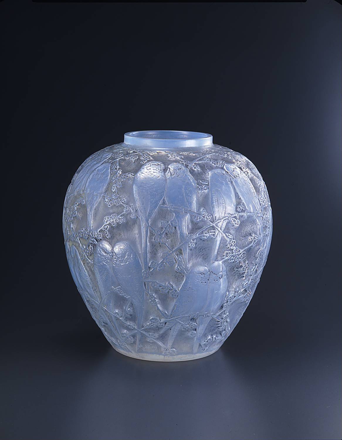 作品画像 ルネ・ラリック　花瓶《インコ》1919年　東京都庭園美術館蔵