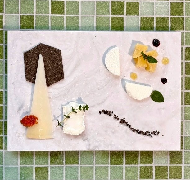 「建物公開2026　アニマルズ in 朝香宮邸」展コラボプレートの画像