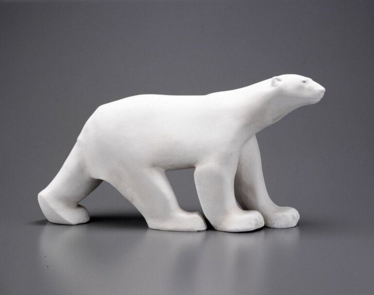 作品画像　フランソワ・ポンポン《シロクマ》1921－1924年　群馬県立館林美術館蔵