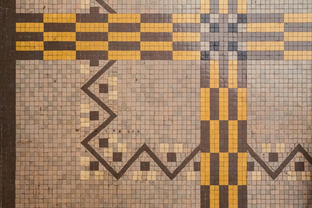 東京都庭園美術館の本館1階次室床の幾何学模様のタイル