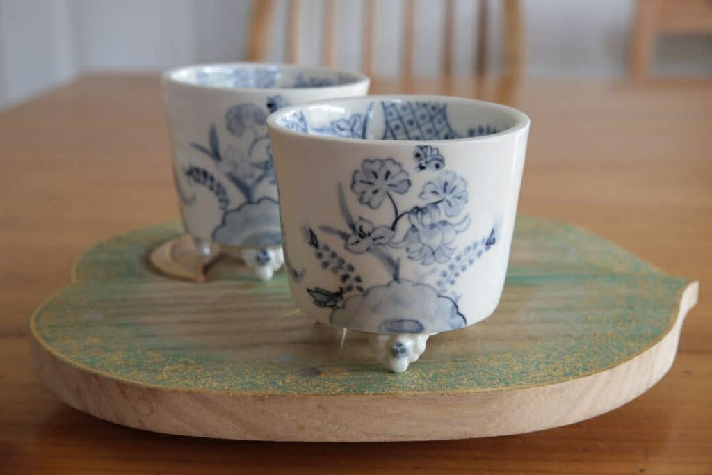 香炉2台が並んでいる