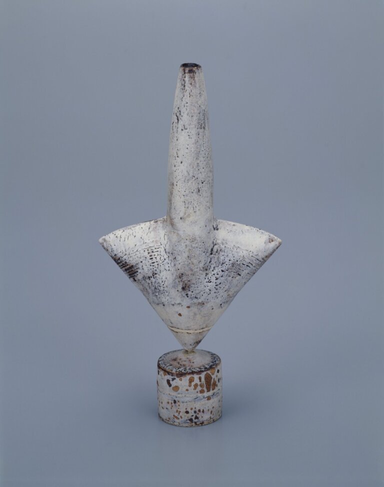 ハンス・コパー《キクラデス・フォーム》1972年 国立工芸館蔵　撮影：アローアートワークス