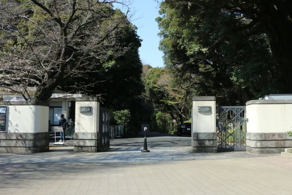東京都庭園美術館　正門
