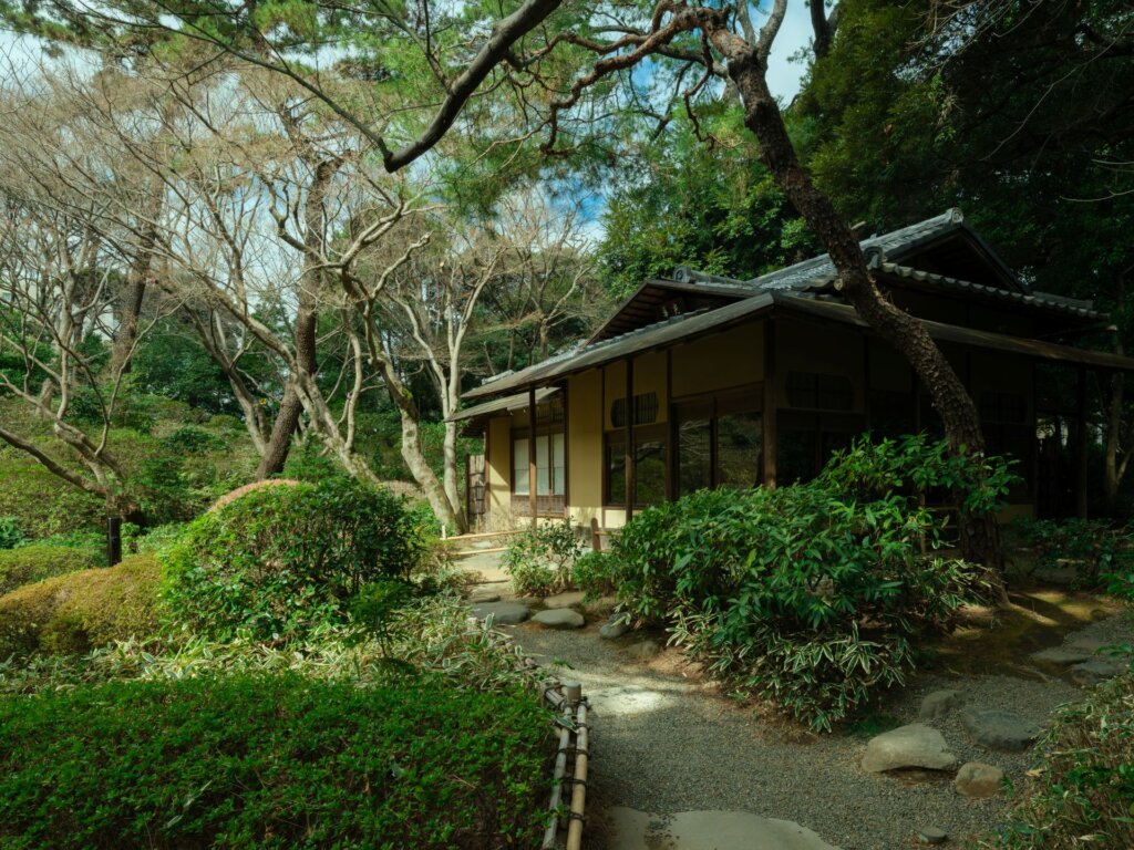 東京都庭園美術館 日本庭園内の茶室の外観
